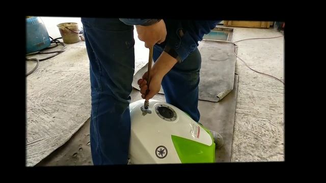 Как выровнить вмятину на баке мотоцикла. смотреть онлайн