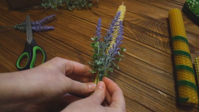 СВІЧКИ за 5 ХВИЛИН?️| Як зробити свічки з ВОЩИНИ | ForestInspire ✨ смотреть онлайн