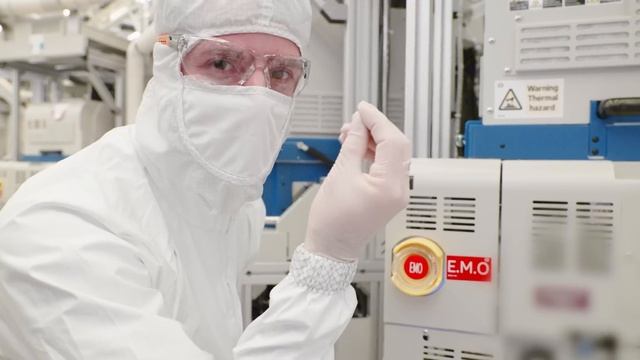I Can Die Now. - Intel Fab Tour! смотреть онлайн