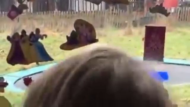 Sheep Discovers How To Use A Trampoline смотреть онлайн