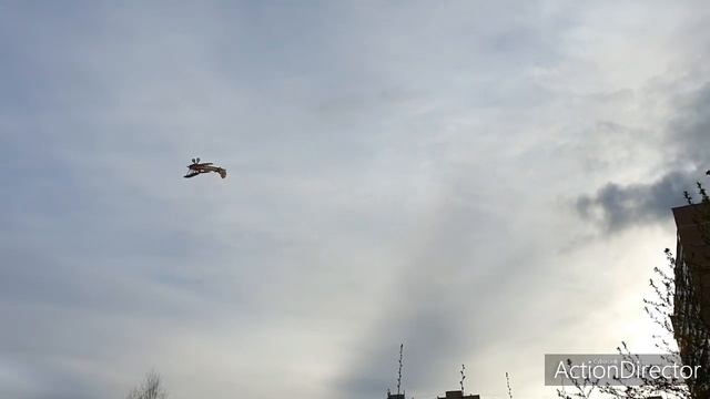 Павел Белов, полёт на двухметровом биплане из окна смотреть онлайн