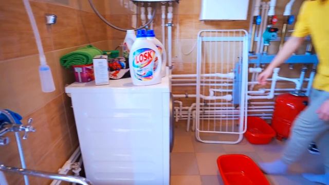 КУКЛА ИГРА В КАЛЬМАРА против БОГАТЫХ ШКОЛЬНИКОВ! Squid Game in real life! смотреть онлайн