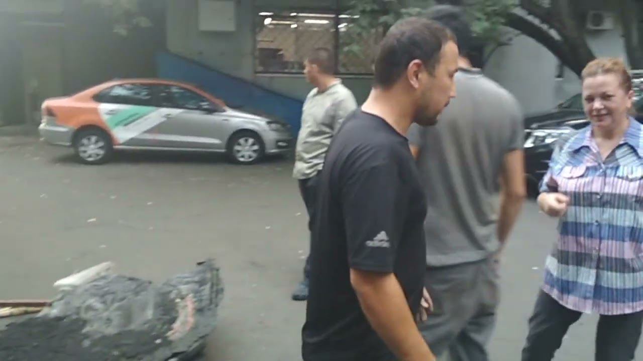 Предприятие общепита пловная №1 на Ярославском ш  61 недает жителям дома нормально жить!