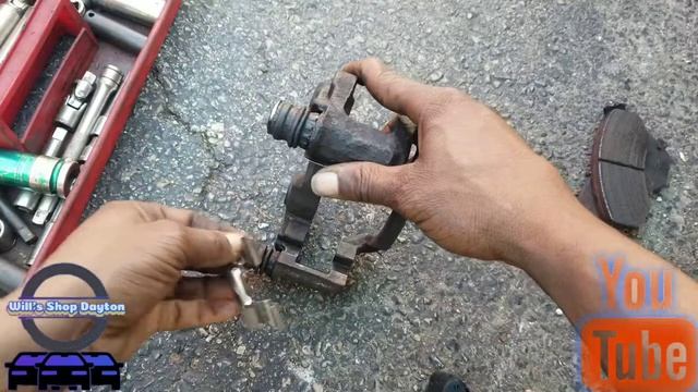 2004 Nissan Sentra 1.8 Front Brake Pads And Rotors Replacement смотреть онлайн
