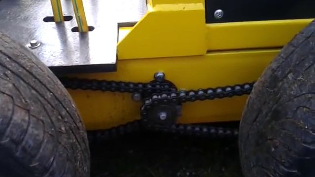 Бортоповоротный минитрактор на гидроприводе. Обзорное видео. смотреть онлайн