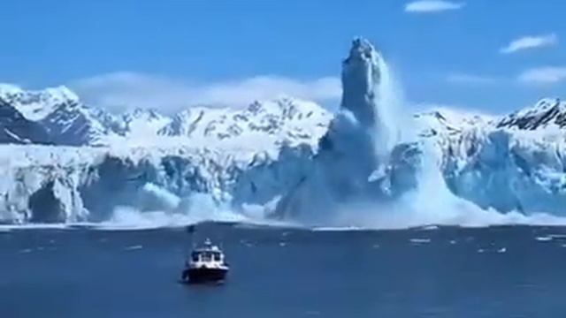 ?Невероятное зрелище — отрыв глыбы айсберга!!!? смотреть онлайн