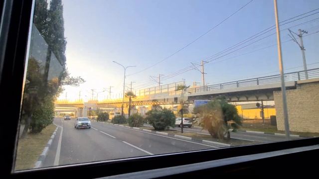 С Аэропорта Адлер в Сочи на железнодорожный вокзал едем. смотреть онлайн