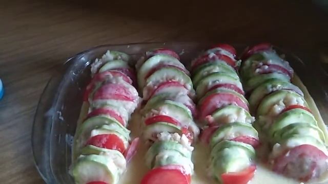Запечённые кабачки с фаршем//Первое кулинарное видео. смотреть онлайн
