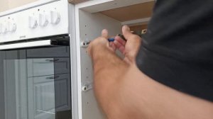 Если не задвигается мебельный ящик . И почему это происходит ? Исправляем чужие ошибки .