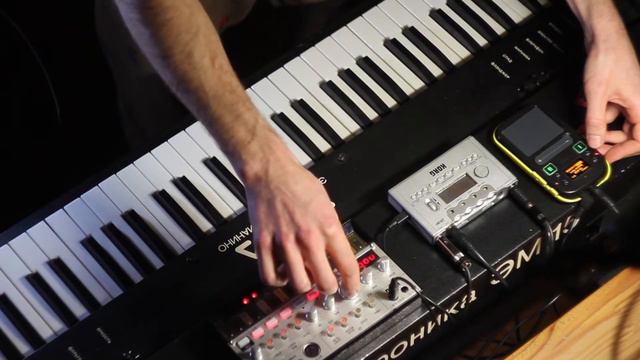 #Jamuary2020 day 17 (ЭМ-15, pandora px5d, kaossilator 2, volca bass) смотреть онлайн