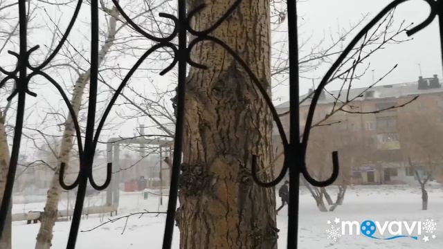 Барабашка помог найти мои очки. Довязала спинку летнего топа - красиво. Опять метель. смотреть онлайн