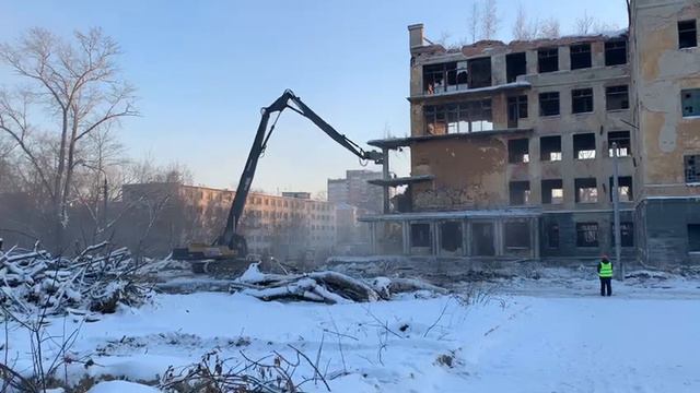 Снос заброшенной больницы в Зеленой роще Екатеринбурга смотреть онлайн