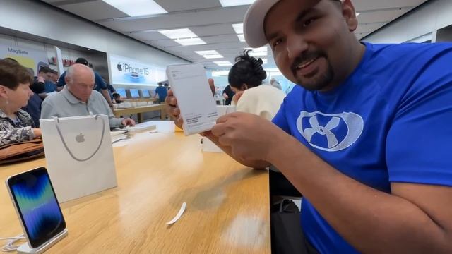 Buying iPhone 15 Pro Max from APPLE'S BIGGEST STORE: NEW YORK! ?? смотреть онлайн