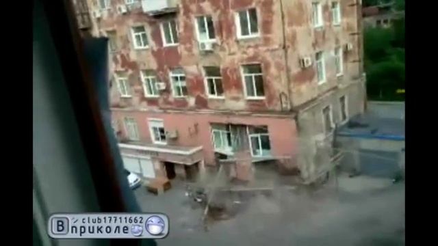 Дом рушится на глазах. смотреть онлайн