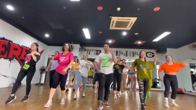 Miley Cyrus - Flowers (Max Oazo & Bonzana Remix) Zumba | Dance fit | Chore By Harrucreations смотреть онлайн