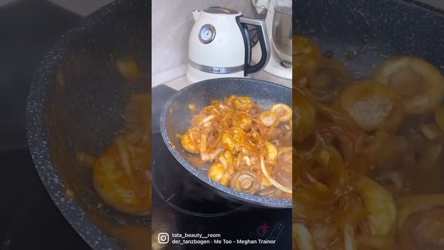 Очень вкусный вариант приготовления картошки в объятиях бекона ?с цельными грибочками