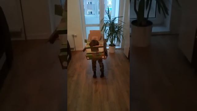 Самодельный картонный костюм-трансформер! смотреть онлайн