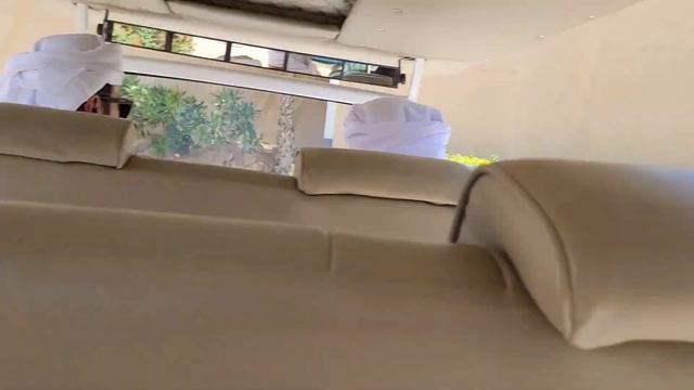 На электрокаре по зоопарку в ОАЗИСЕ аравийской пустыни. Аль Айн, эмират Абу-Даби, ОАЭ, 21.04.2023 смотреть онлайн