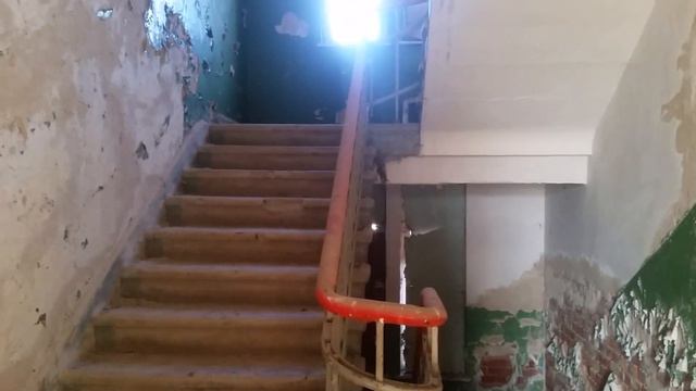 Neues Lager.ДОС рядом со столовой офицерского состава. Центральный подъезд.2.03.2021 смотреть онлайн