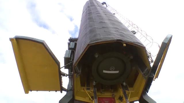 Загрузка баллистической ракеты "Ярс" в шахту. смотреть онлайн