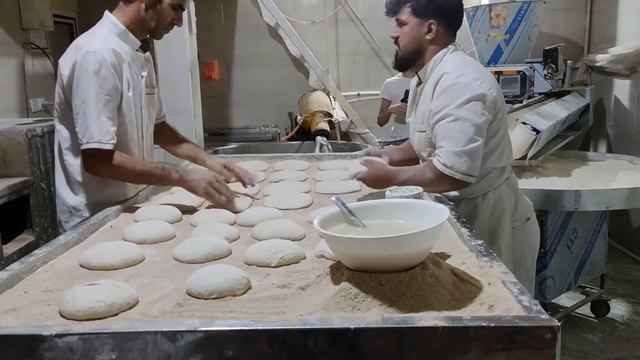 Baking Bread In Bakery|Baking Iranian Bread-Baking Barbari Bread In Iran