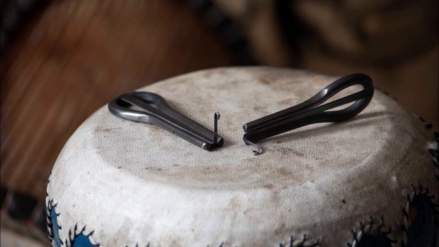 Fast playing sound sample of two jew harps tuned perfect fifth apart. Improvization on C and G harp смотреть онлайн