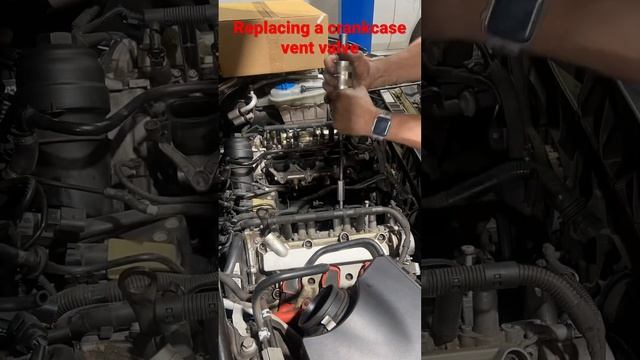 Audi Q5 crankcase vent valve replacement. смотреть онлайн