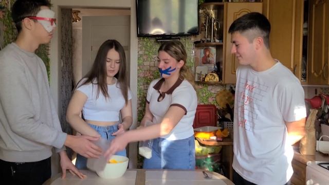 ГЛУХОЙ, СЛЕПОЙ, НЕМОЙ И БЕЗРУКИЙ ГОТОВЯТ ТЫКВЕННЫЙ ХЛЕБ смотреть онлайн