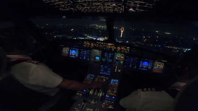 Captain Landing at Tan Son Nhat International airport ( SGN) Vietnam смотреть онлайн