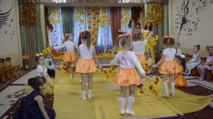 Шикарный танец с листьями Краски осени Старшая группа!