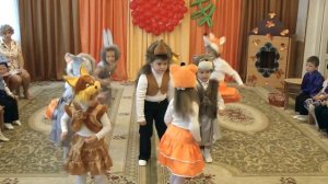 Танец зверят  в средней группе на осеннем утреннике 2013.Муз. рук. Максюта Г.В.