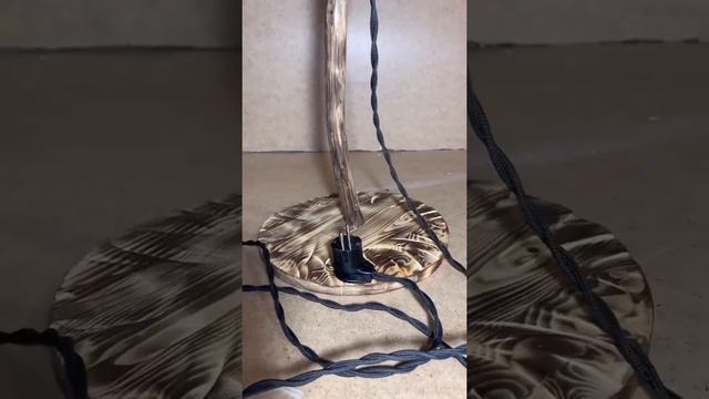 Лампа Эдисона и дубовая ветка смотреть онлайн