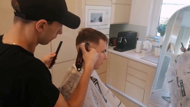 Mid fade mens haircut. Barber Quarantine. Мужская стрижка фейд. Переход с нуля. смотреть онлайн