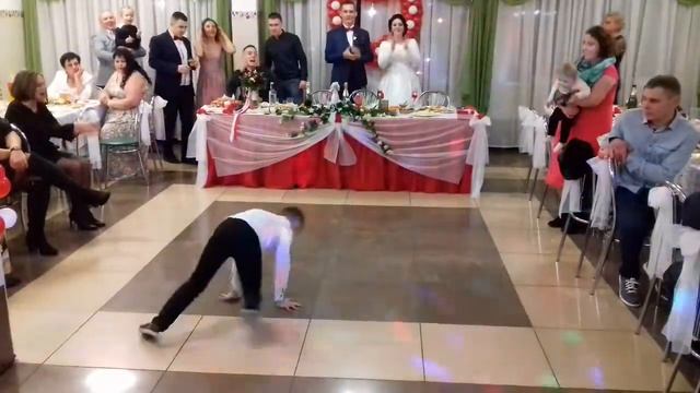брейк данс на свадьбе смотреть онлайн