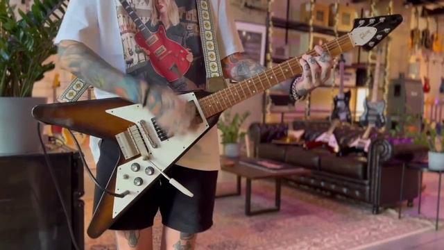 Gibson Flying V '67 Reissue w/ Maestro Vibrola Vintage Sunburst 1991 USA смотреть онлайн