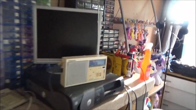 Win 98 and 2000 Machines Online, FM Radio Fixed, Record Player Next. смотреть онлайн