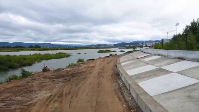 В Улан-Удэ завершены работы по бетонированию 1200 метров откосов дамбы в центре города смотреть онлайн