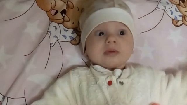 Как играть с ребенком в 2 месяца, стишки для ребенка смотреть онлайн