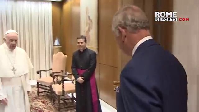 #PopeFrancis gifts relic of True Cross to #KingCharles III смотреть онлайн