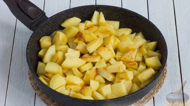 Картошка, тушенная в сметане с зеленью смотреть онлайн