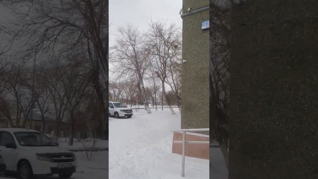 В доме №2 по Бухар-Жырау раньше была парикмахерская, где Карагандинец постригся в 1966-ом г. послед смотреть онлайн