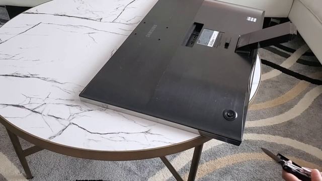 How to remove Samsung 28 inch 4k monitor back cover? смотреть онлайн
