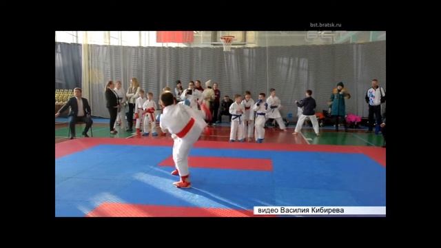 Юные спортсмены братской «Школы Каратэ» провели командные схватки в спорткомплексе Таёжный смотреть онлайн