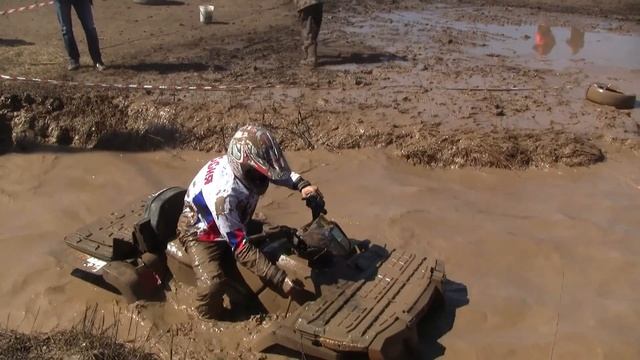 Падение на Квадроцикле, Первая грязь 2014 смотреть онлайн