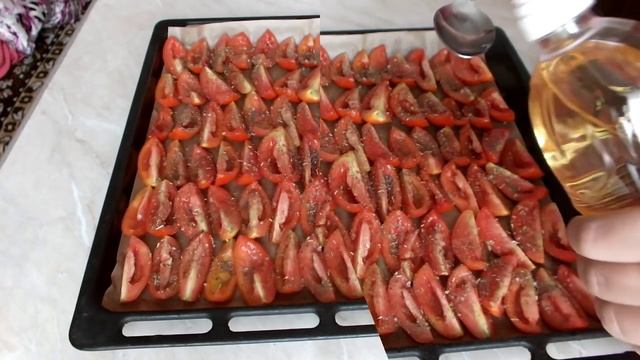 КАК ПРИГОТОВИТЬ ВЯЛЕНЫЕ ПОМИДОРЫ В ДУХОВКЕ РЕЦЕПТ ЗАГОТОВКИ НА ЗИМУ смотреть онлайн