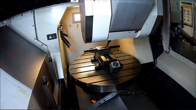 Высокоскоростное фрезерование фаски алюминия / chamfer milling of aluminum profiles смотреть онлайн