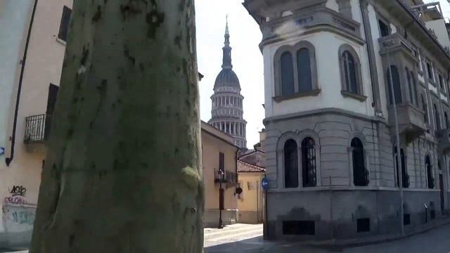 Нам 8 лет / По городу гуляя смотреть онлайн