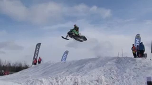 FHM sjekker ut VM i Snocross смотреть онлайн