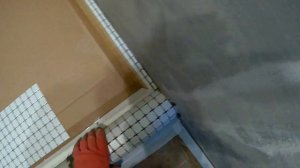 Укладка мозаики на пол в душевой без поддона