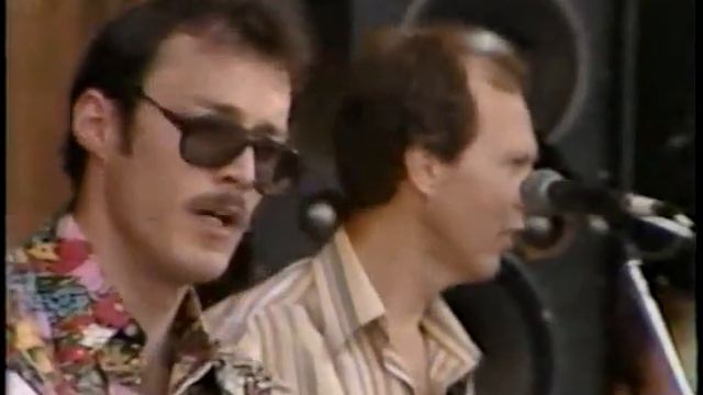 STELLA PARTON - ‘THE SUN IS SHINING’ - LIVE